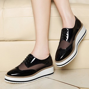 Women's Shoes Patent Leather Wedge Heel Creepers Flats Office & Career/Party & Evening/Athletic/Dress/Casual Black/White